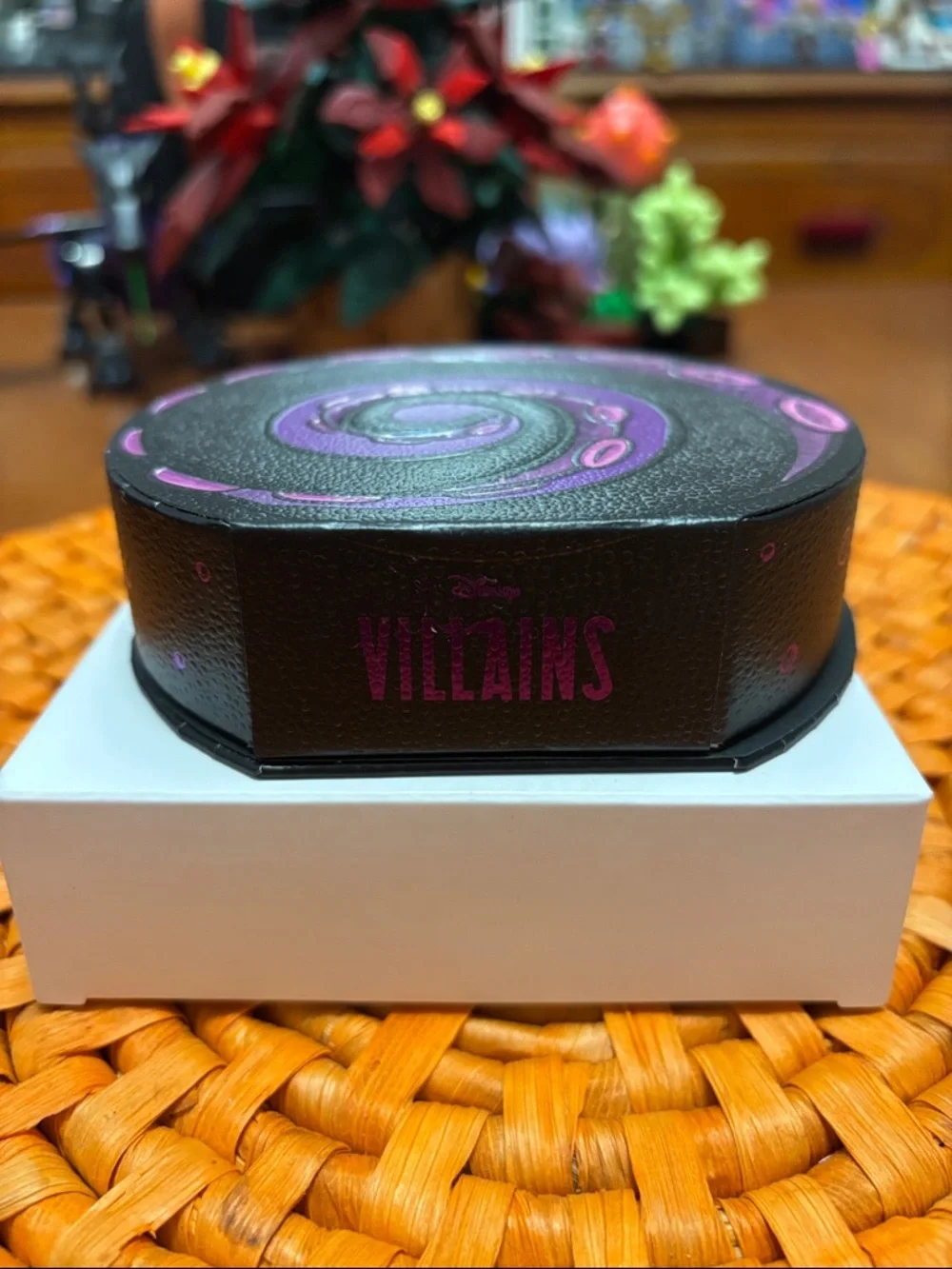 Besame Cosmetics Ursula's Shell Compact Highlighter - Picture 8 of 13